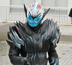 画像1: 仮面ライダーリバイス  悪魔の見た目のバイス 風 コスプレ衣装